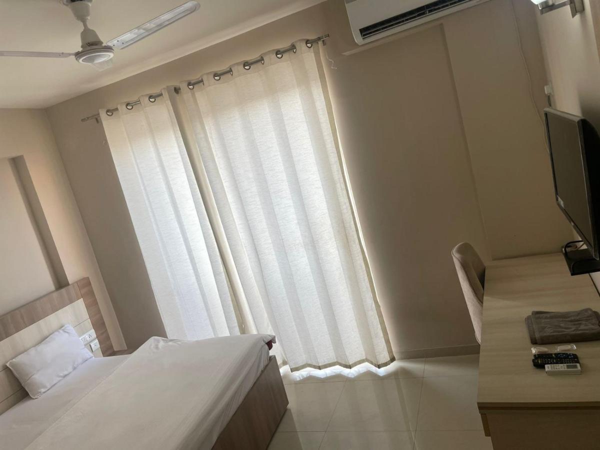 Omaxe Krishna Aavas Apartment วรินดาวัน ภายนอก รูปภาพ